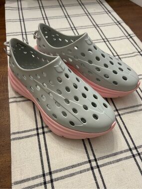 Kane Footwear Revive Active Recovery Shoes Gray and Pink Women’s Size 8